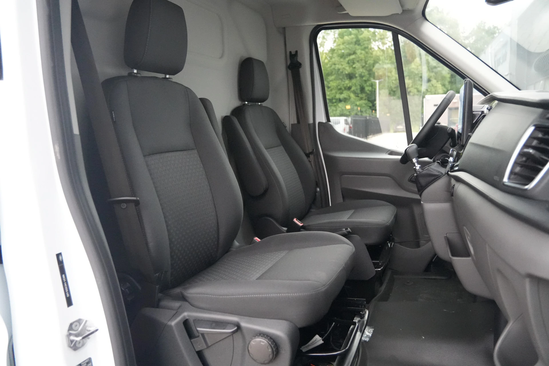 Ford Transit 2024 - 350 2.0 TDCI L4H3 Trend RWD 130pk - Navi - PDC - Stoelverwarming - Elektr. bestuurdersstoel - Rijklaar zdjęcie 34