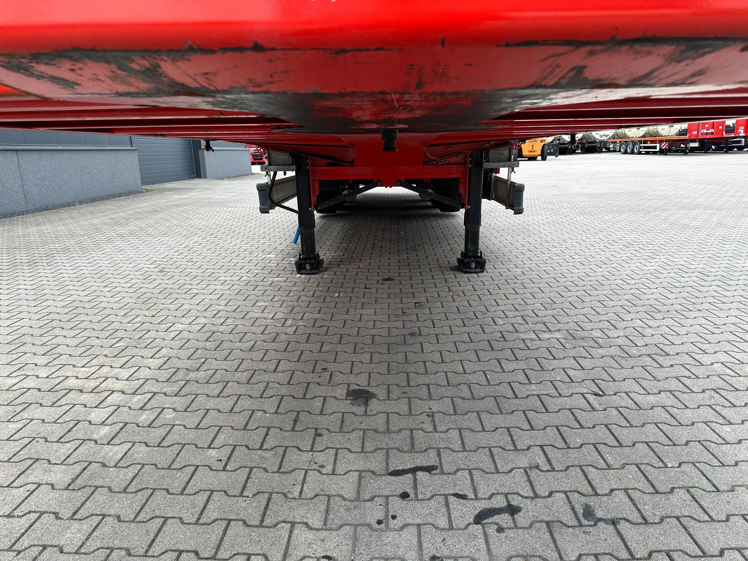 KAESSBOHRER 2026 - new and unused Heavy-Duty flatbed / 690cm extendable / steering axle / lift axle / twistlocks / timberstakes / NL-trailer / APK: 04-2027 zdjęcie 10