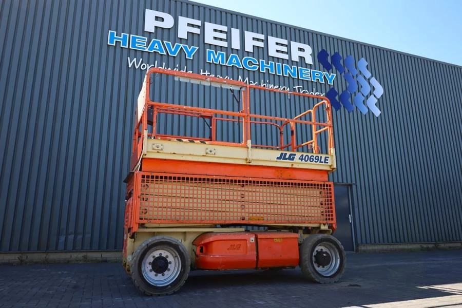 JLG 2008 - 4069LE Electric, 14.2m Working Height, 360kg Capac image 1