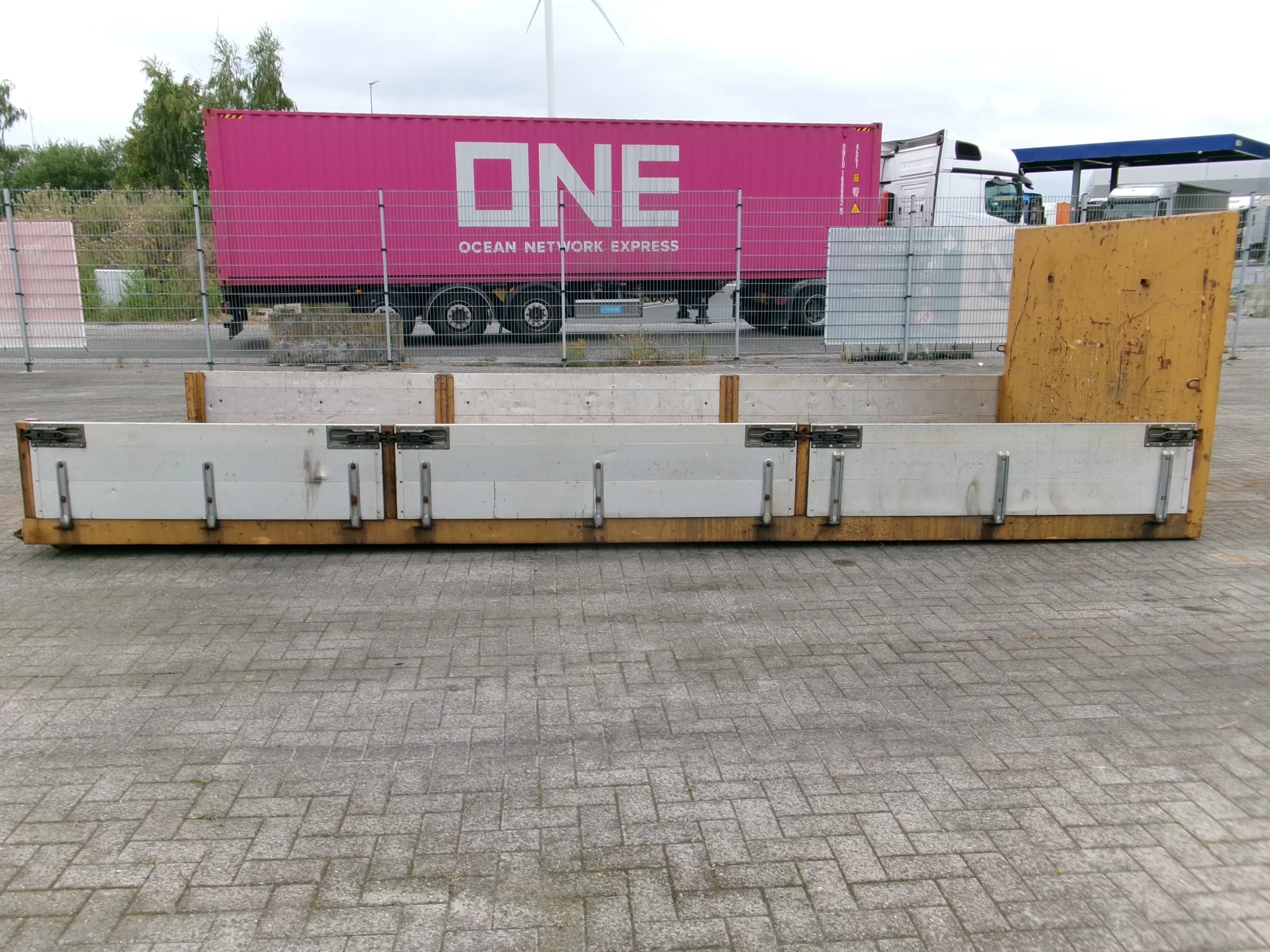 Overige 2009 - Open bak met borden en oprijplanken afbeelding 7