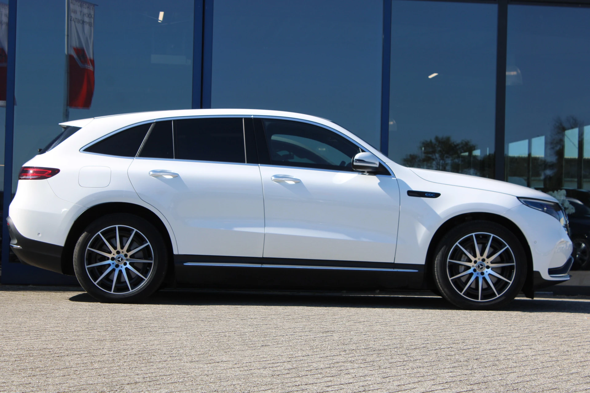 Mercedes-Benz EQC 2021 - 400 4MATIC 80kWh Business Solution AMG LINE 20'' image 1