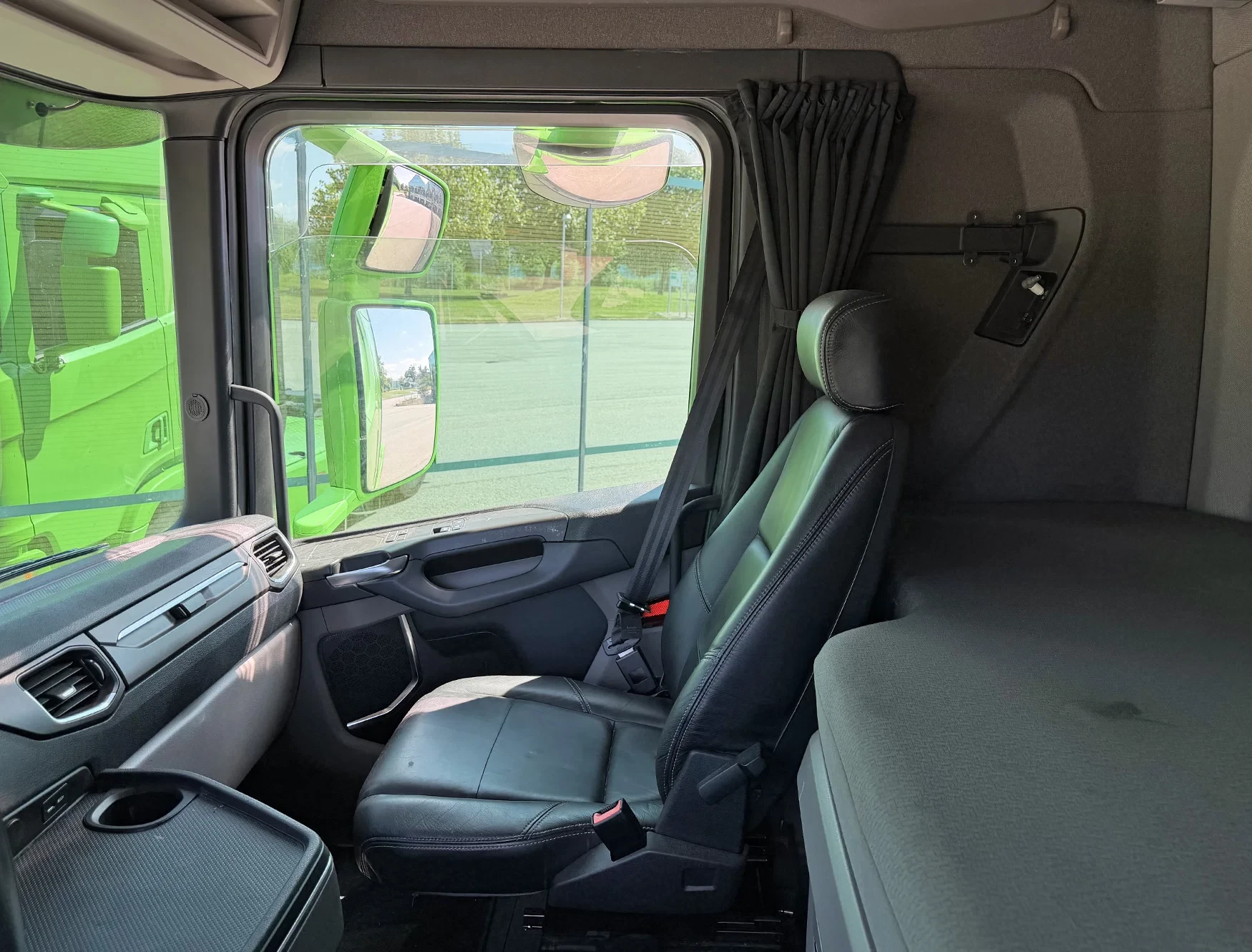 Scania R 2019 - R450 NGS 2X TANKS PARK AIRCO ONLY 738.000 KM 4-POINT AIRSUSPENSION BELGIUM TRUCK obrázek 8