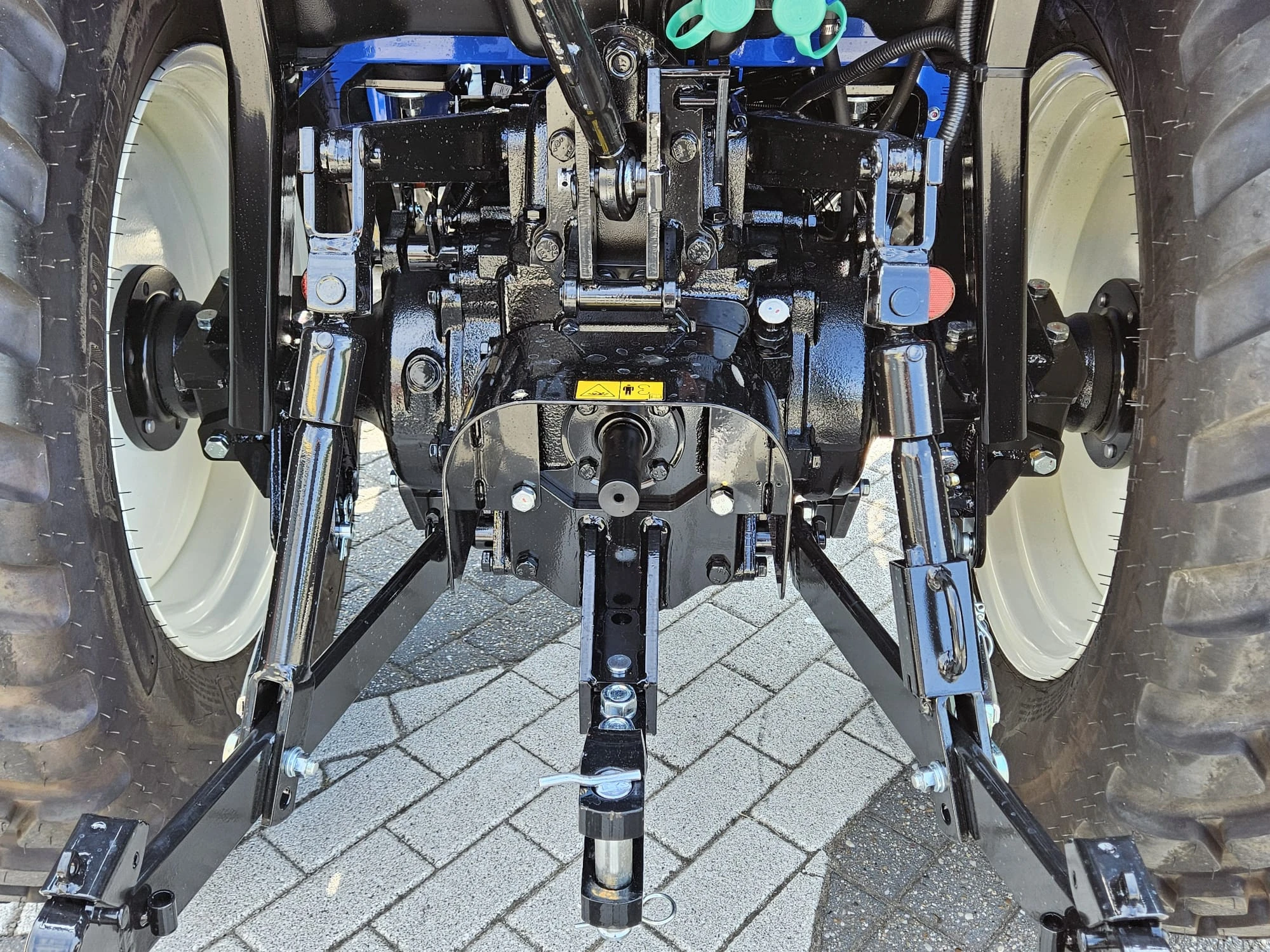 New Holland 2024 - Boomer 55 HST met voorlader en Kemp balenprikker afbeelding 16