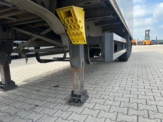 Schmitz Cargobull N/A 2008 - SKO24 / SAF DISC / 2x LIFTAXLE / GALVANIZED / NL-TRAILER / DAMAGED zdjecie 24
