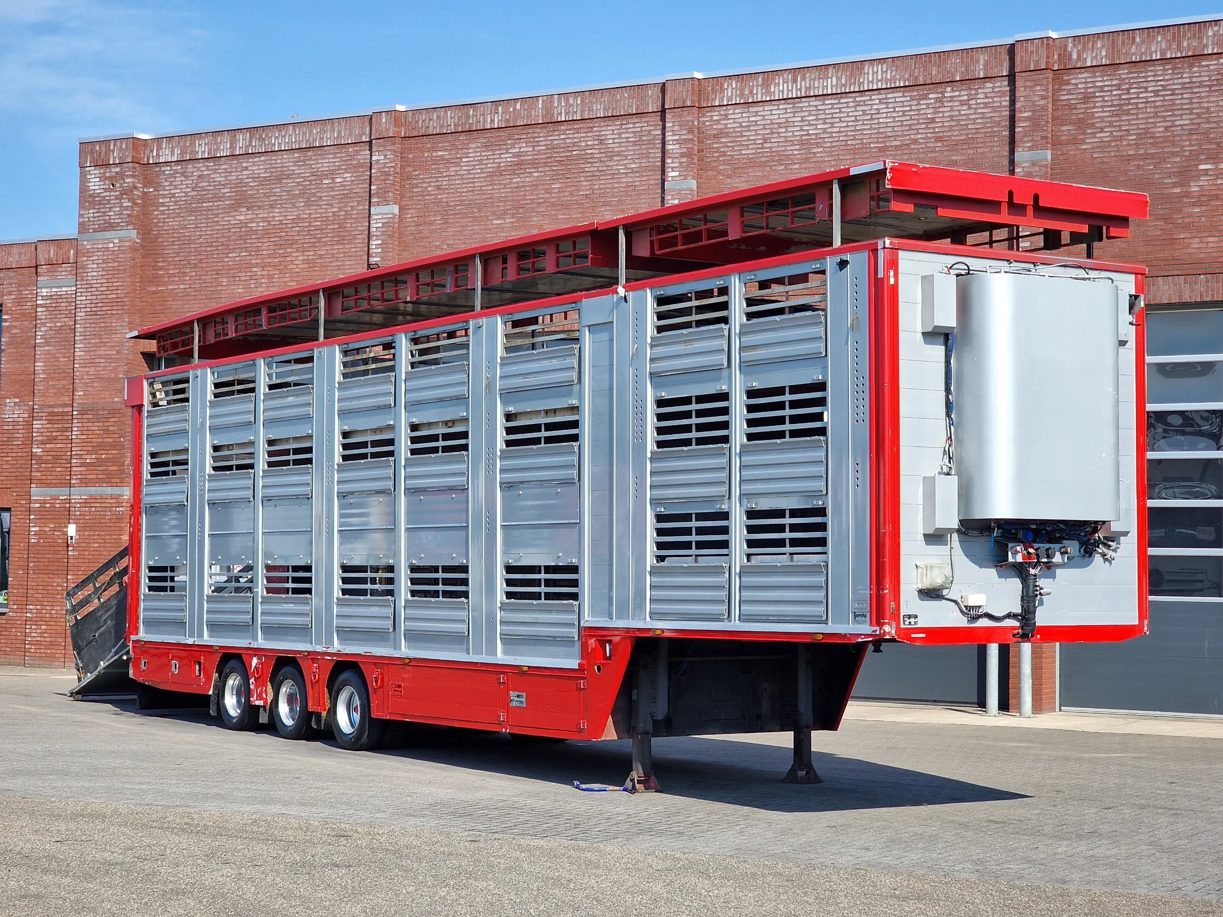 Finkl 2009 - SAV35 - 3/3 deck livestock - Ventilation - Lifting floors - Lifting roof obrázek 1
