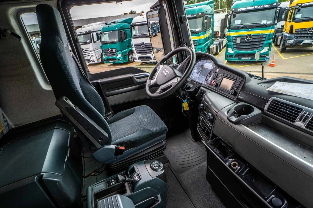 MAN TGX 2015 - 33.560 XLX BLS+BIG AXLES+INTARDER obrázek 19