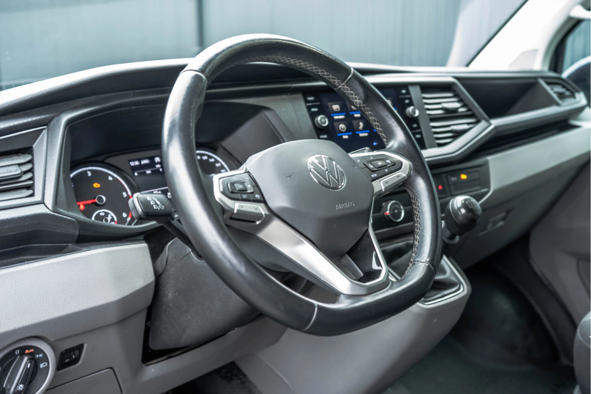 Volkswagen Transporter 2021 - T6.1 2.0 TDI L2H1 | 150 PK | Turbo defect | Carplay | Cruise | Navi | Trekhaak | Airco imagem 10