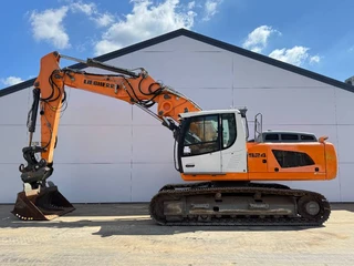 Liebherr 2016 - R924LC - Triple Boom / Tilting Bucket na prodej