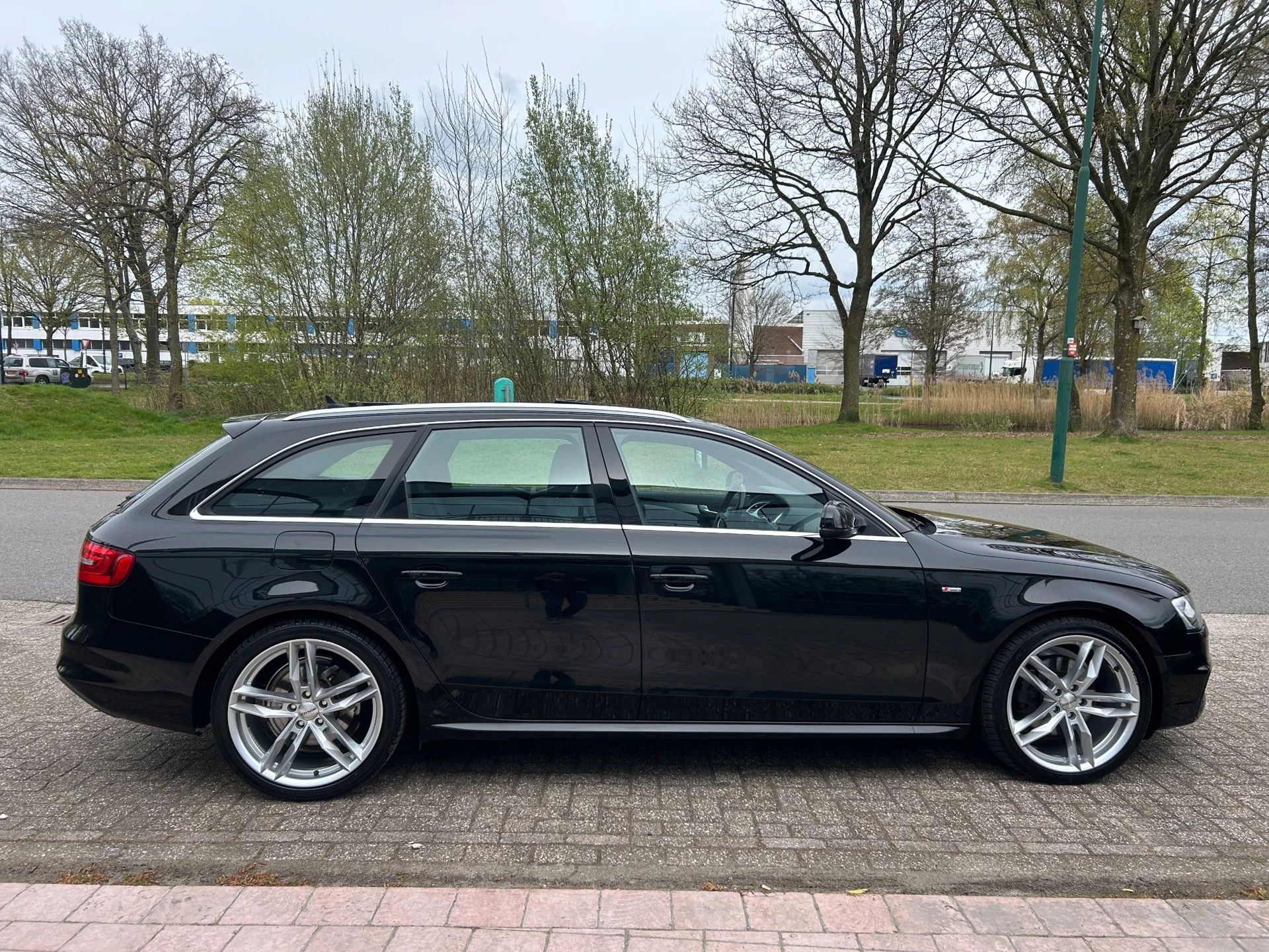 Audi A4 2015 - Avant 2.0 TDI S Line aut ,panod,19 inch,half leder,1eigenaar afbeelding 4