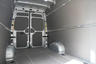 Volkswagen Crafter 2024 - 35 2.0 TDI L4H3 140pk Automaat - ACC - LED - Geveerde Stoel - Carplay - Camera - Betimmering - Rijklaar obrazek 11