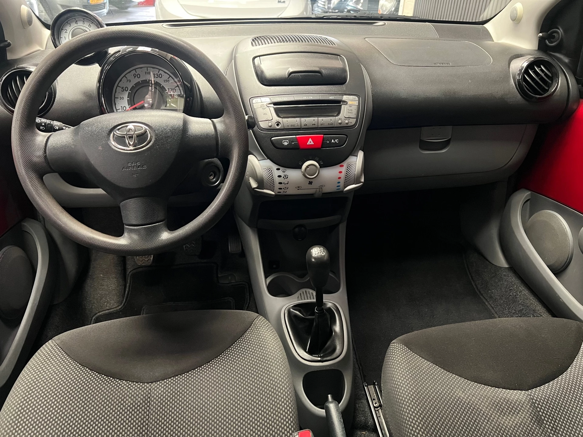 Toyota Aygo 2012 - 1.0-12V Dynamic Navigator - 1e Eigenaar - NAP - NAV - Airco. afbeelding 19