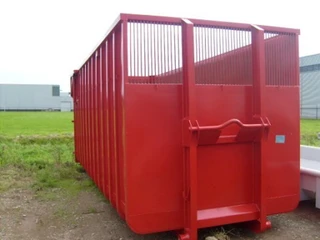 Gemakbak mais silage container met spijlen rek en hydraulische achterbord na prodej