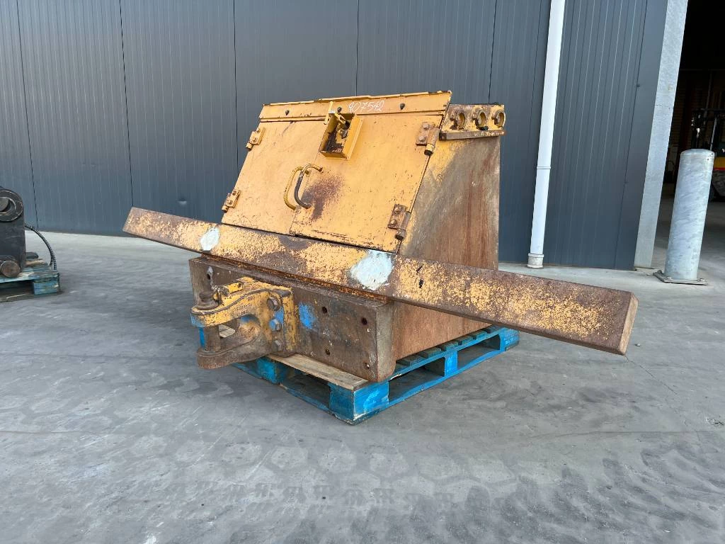 Cat 2020 - D6 | 513-6215 BAR GP-STRIKER image 13