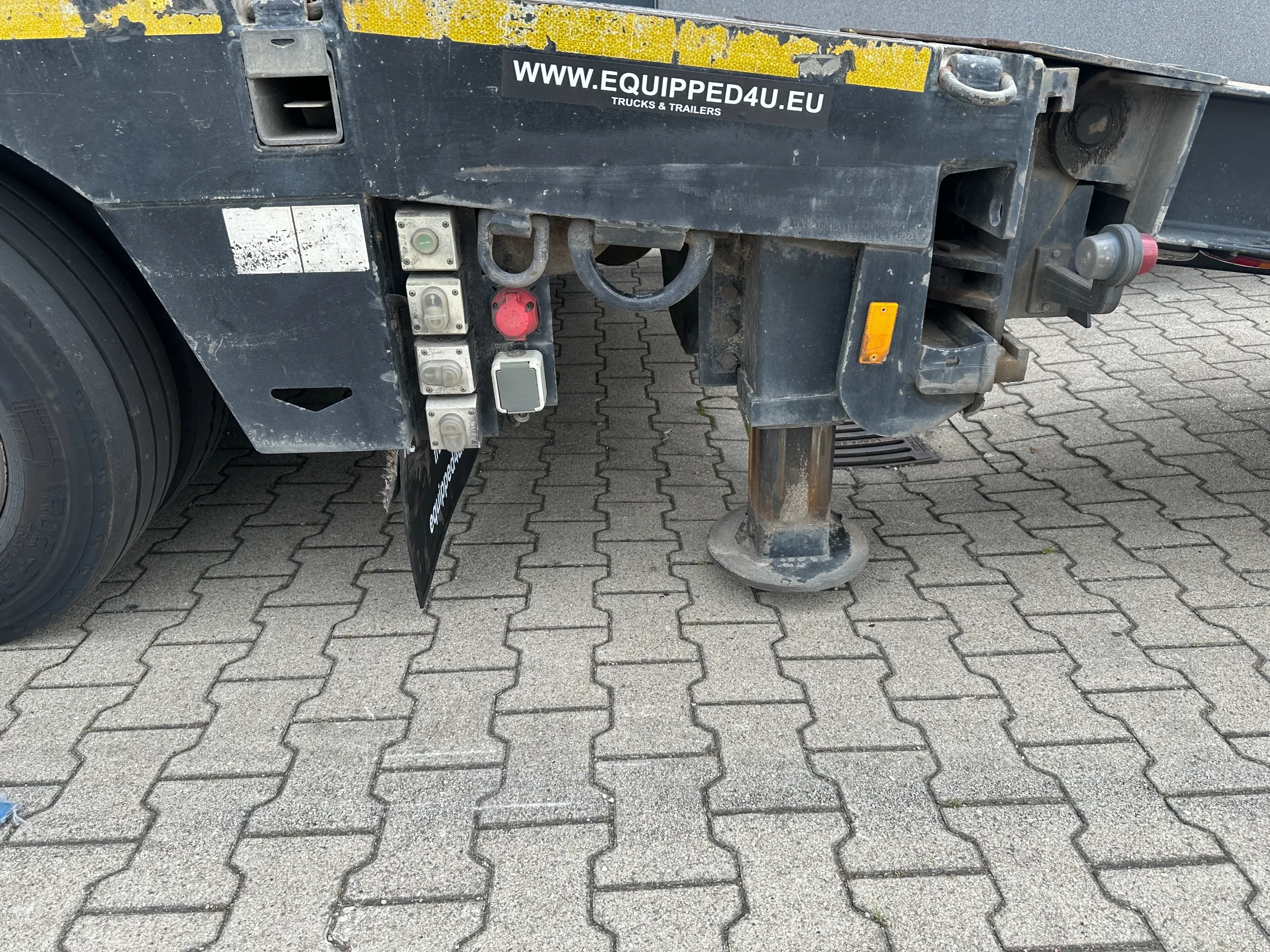 Broshuis 2017 - 3ABSD Lowloader 3-axle / GVW: 59.000kg / Neck: 23.000kg / hydraulic steering + ramps + loading table / 4.60m extendable / winch / liftaxle zdjęcie 34