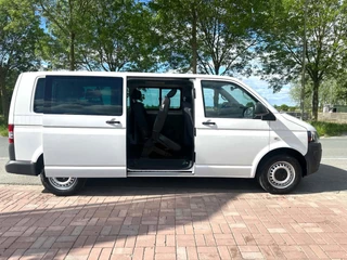 Volkswagen Transporter 2013 - Kombi 2.0 TDI L2H1 BlueMotion 3 + 3 + 3 Marge image 2