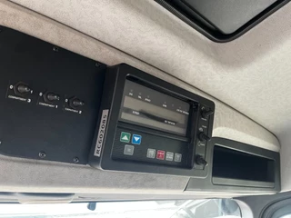 Mercedes-Benz Antos 2016 - Refrigerated Box | Tail Lift | Low mileage | 2016 obrazek 15