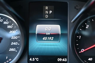Mercedes-Benz V-Class 2024 - 300d Lang DC Edition obrazek 18