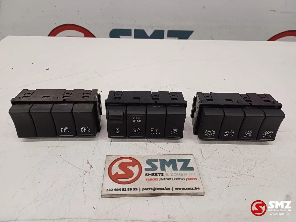 Volvo 2017 - Occ set van 3 dashbordpanelen Volvo image 1