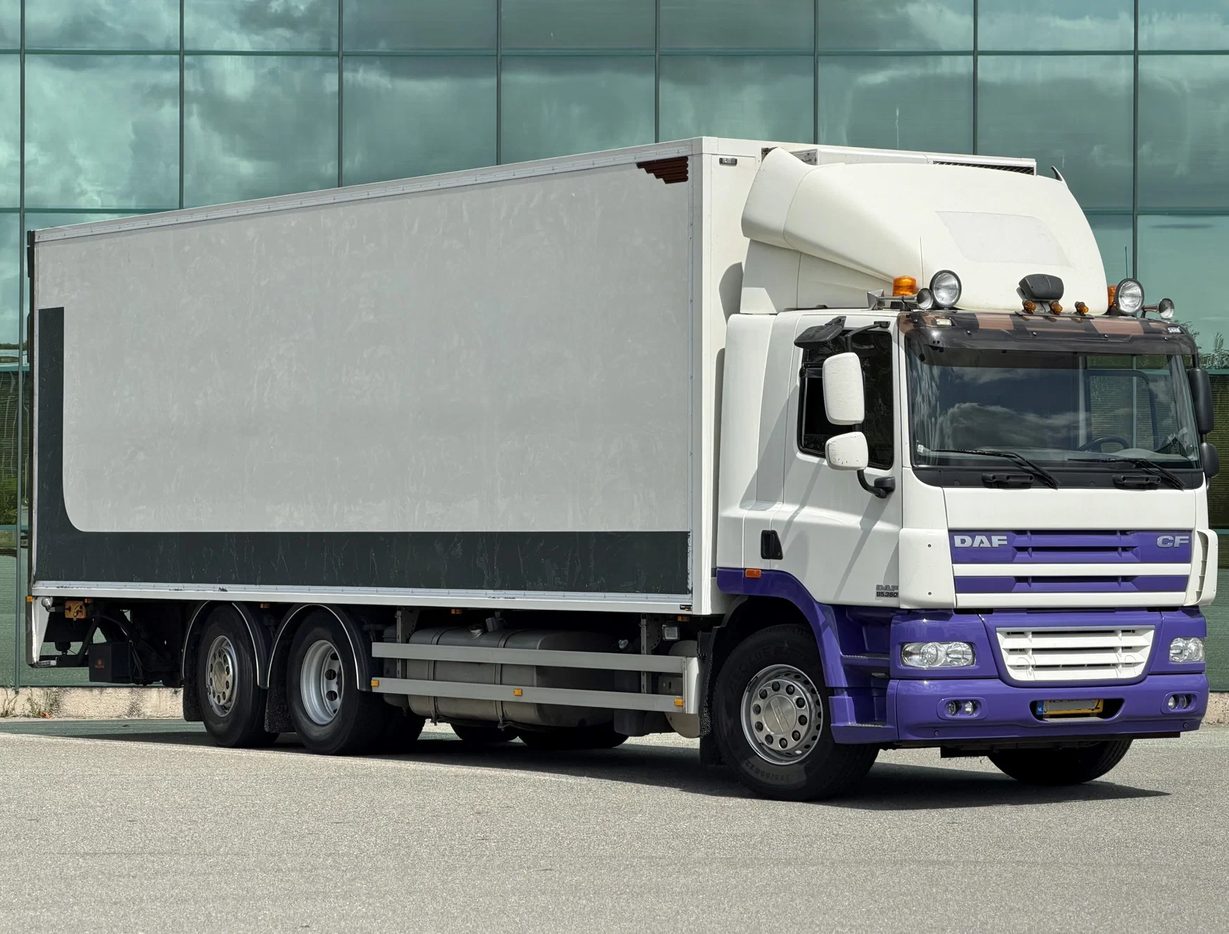 DAF CF 85.360 2011 - FAN EURO 5 AIRCO HEIWO ISOLATED BOX DHOLLANDIA 3000 KG. TAIL LIFT HOLLAND-TRUCK afbeelding 5