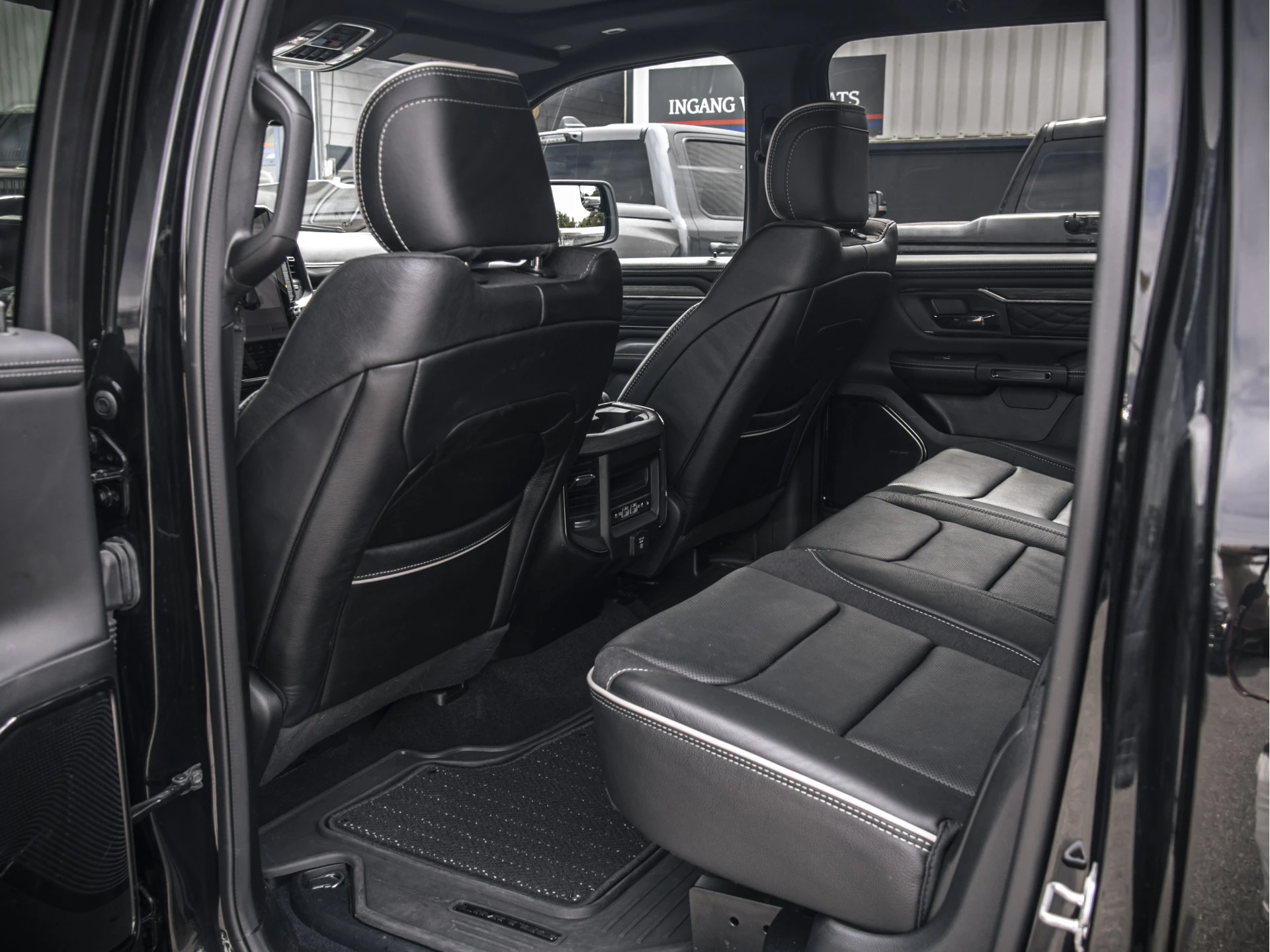 Dodge Ram 1500 2024 - Limited Night Hurricane | 3.0L High Output 540pk 4x4 Crew Cab image 14
