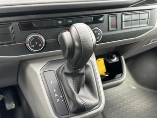 Volkswagen Transporter 2024 - 2.0 TDI 150 PK DSG AUTOMAAT HIGLINE / ** 19.778 KM ** / DUBBELE CABINE / ADAPTIVE CRUISE / TREKHAAK / 6 PERSOONS afbeelding 18