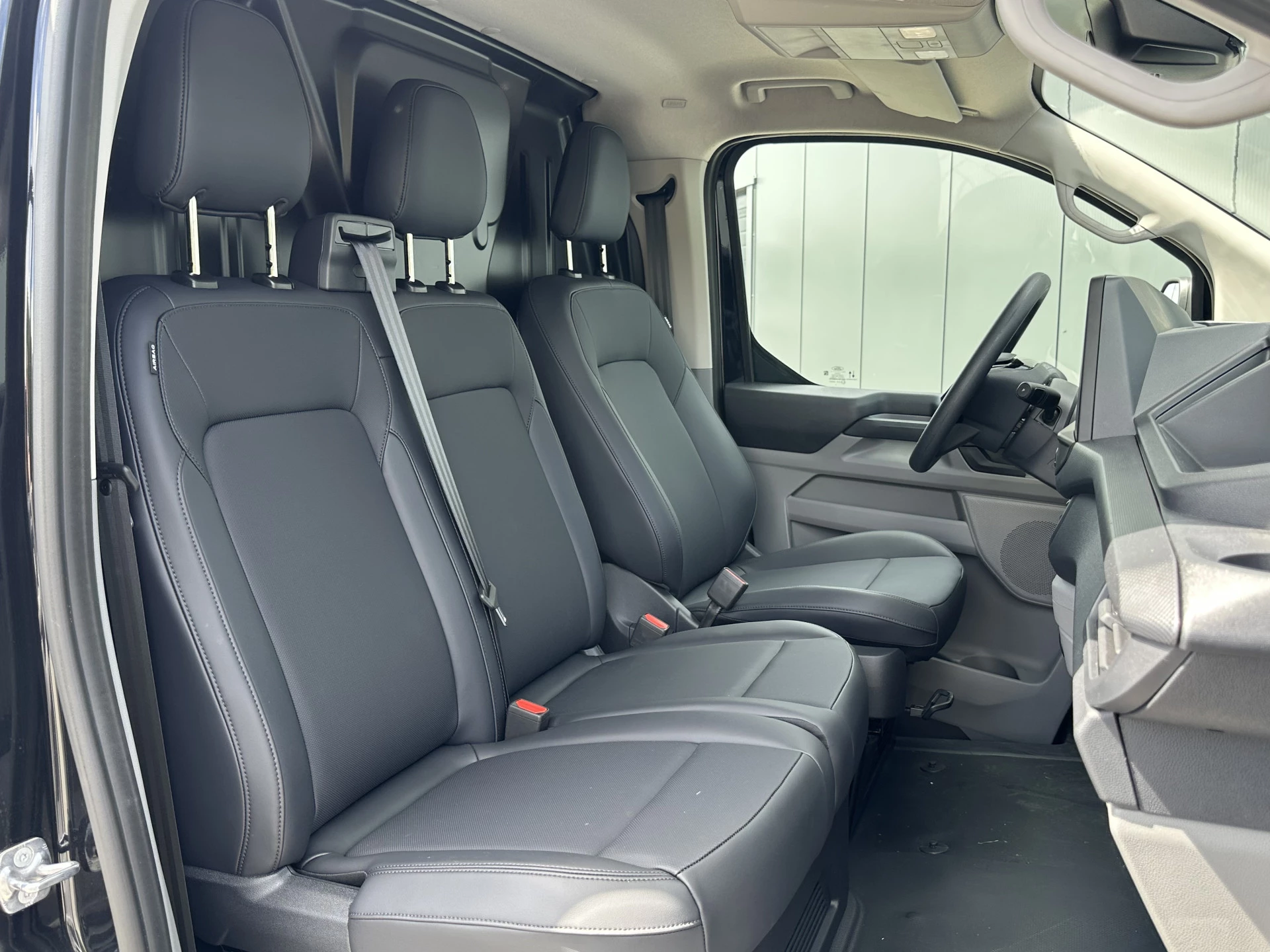 Ford E-Transit Custom 2026 - 71 kWh FULL ELECTRIC / L2H1 / ** NIEUW ** / 2.057 KM / 2x ELEKTRISCHE SCHUIFDEUREN / CAMERA / ECC / CRUISE / CARPLAY zdjęcie 7