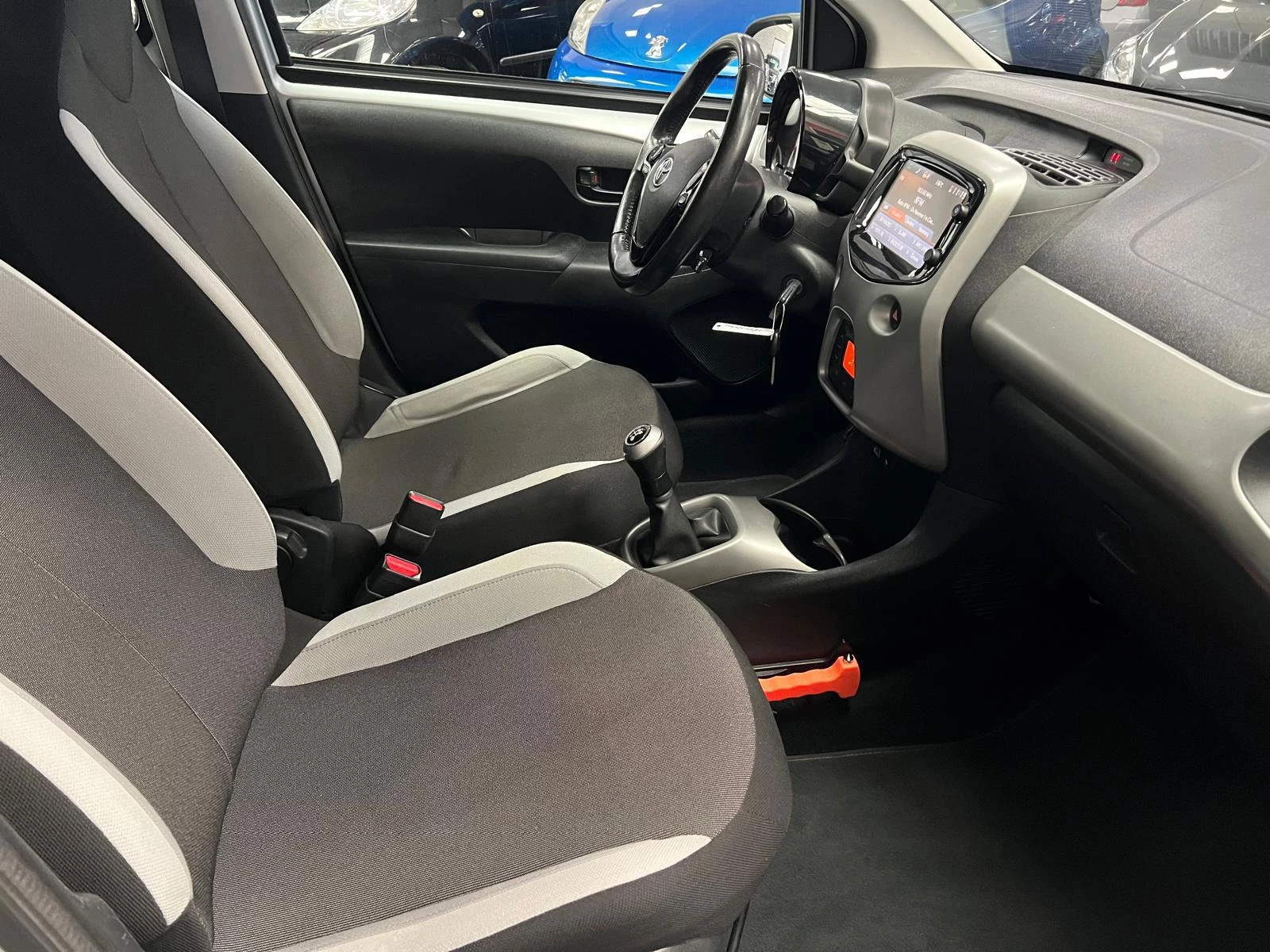 Toyota Aygo 2015 - 1.0 VVT-i x-clusiv 2e Eigenaar - Achtercamera - Airco imagem 27