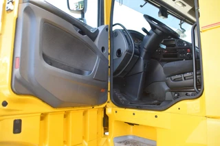 DAF XF 440 2016 - SC 4x2 - NEW TACHO - ADR FL - PTO - 456 TKM - AIRCO - 2 BEDS - GOOD CONDITION - image 4