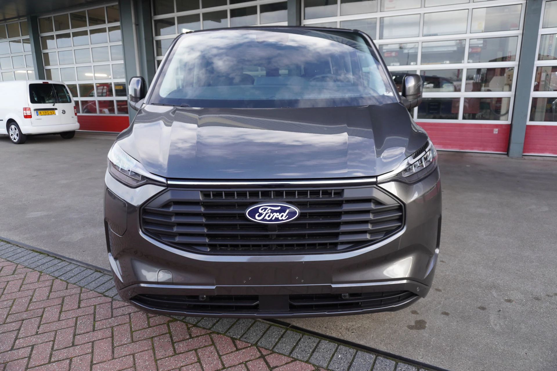 Ford Transit Custom 2025 - 320L 2.5 PHEV 233PK L2H1 Limited 8 Persoons PHEV Automaat imagen 11
