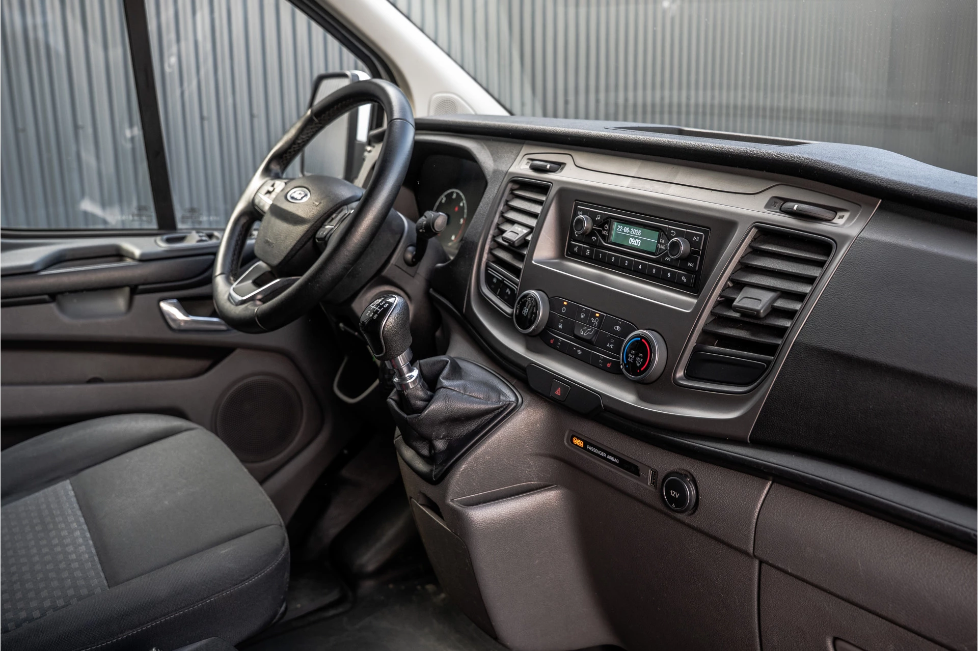 Ford Transit Custom 2020 - 2.0 EcoBlue L2H1 | 130PK | Volledig Ingericht | LED | Cruise | PDC | Airco | Trekhaak zdjęcie 2