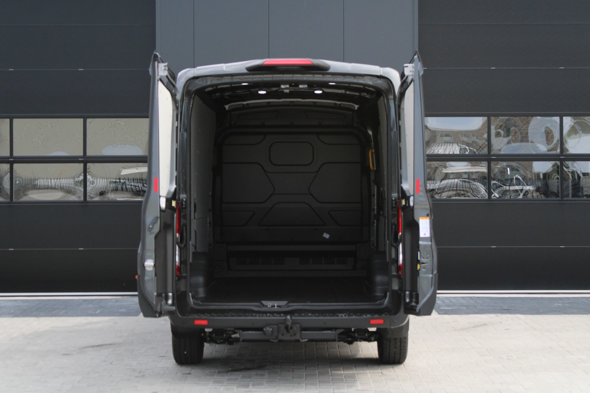 Ford Transit 2024 - 350 2.0 TDCI L2H2 Trend 165pk - Facelift - Adaptive Cruise - Navigatie - Blind Spot - 360 Camera - Stoel - Stuurverwarming - Rijklaar obrázek 8