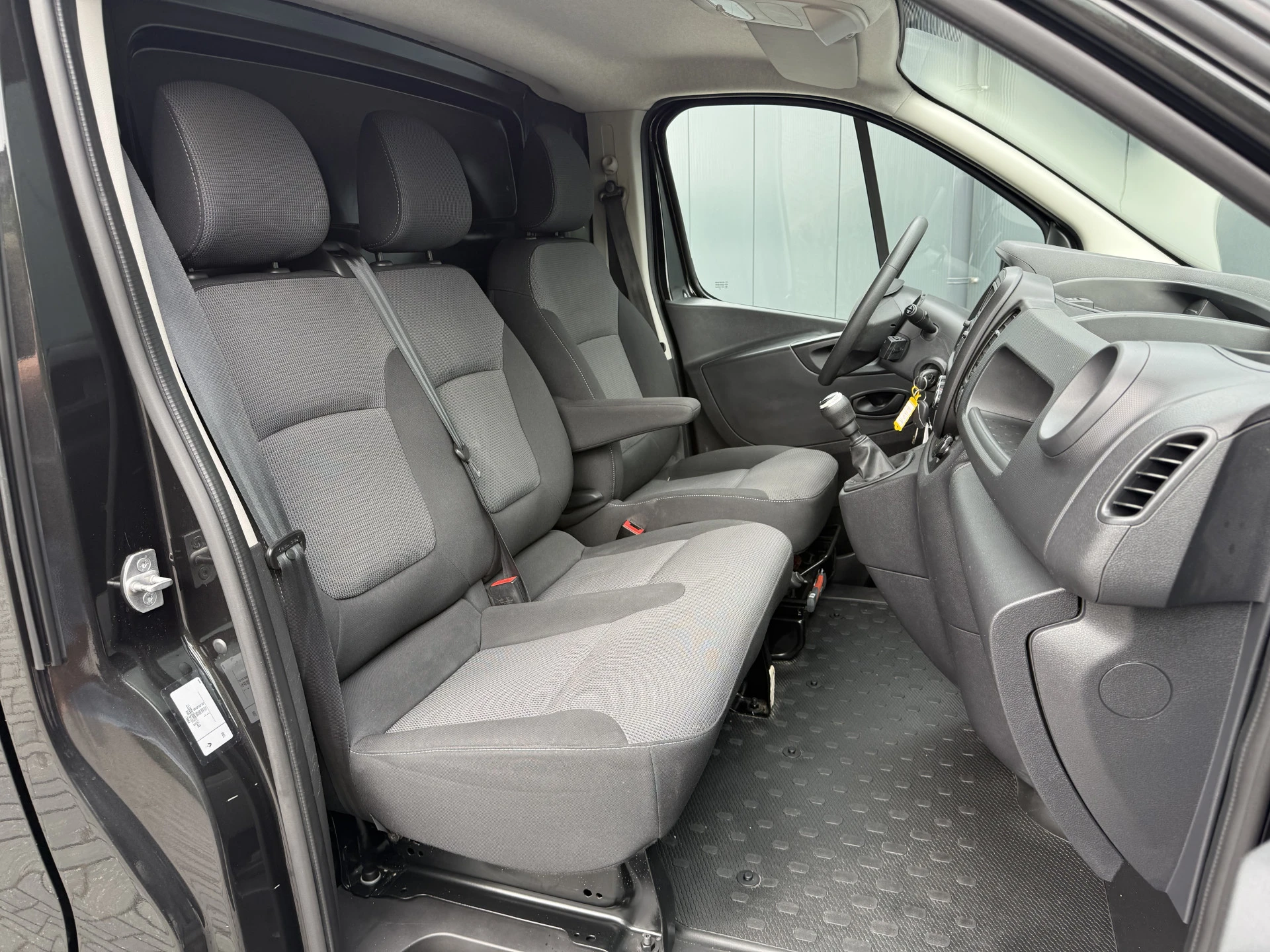 Renault Trafic 2021 - 2.0 dCi 120 PK / L2H1 / 1e EIG. / AIRCO / CRUISE / PDC / 3-ZITS / LED afbeelding 6
