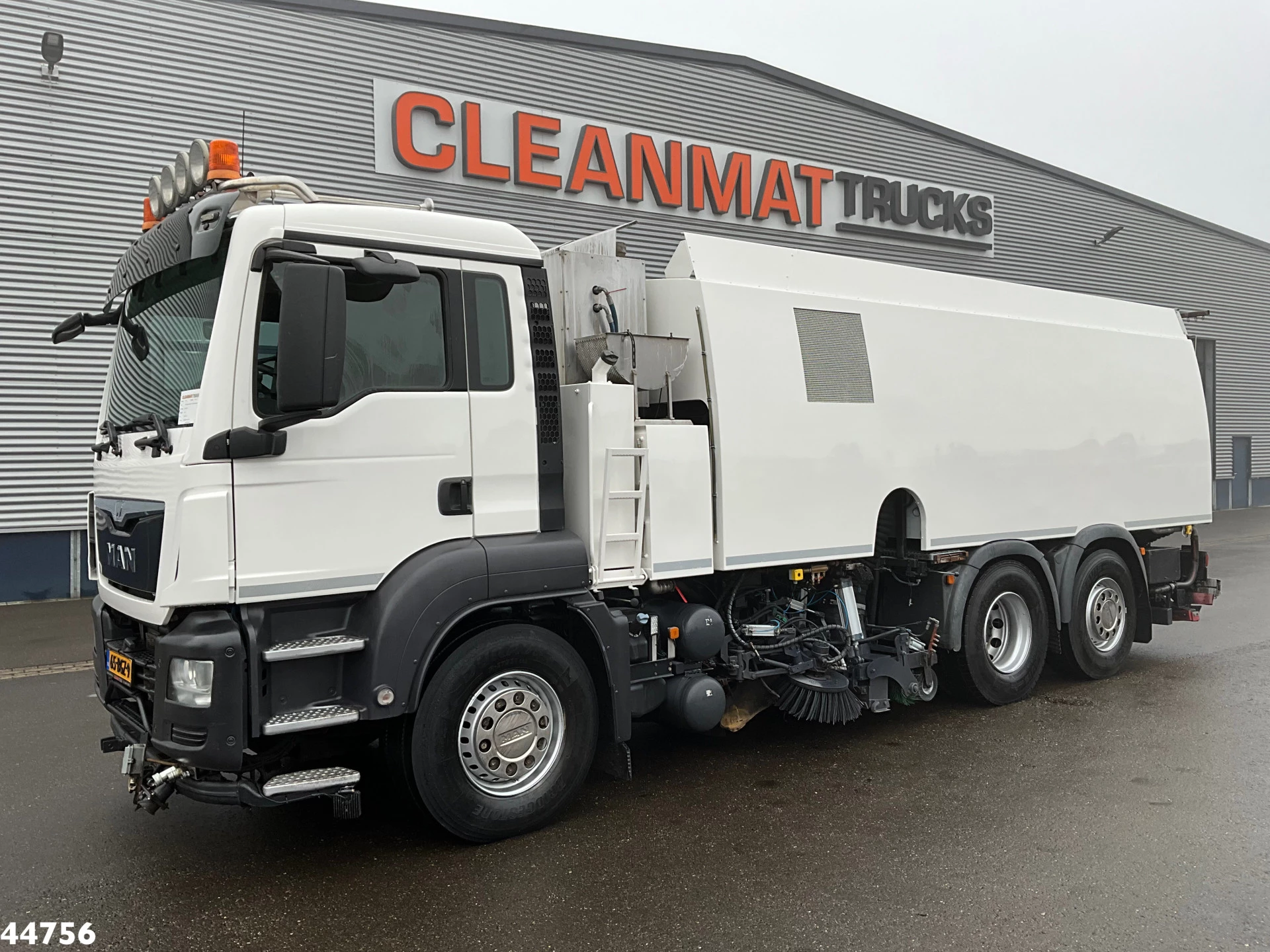 MAN TGS 2016 - 26.440 Euro 6 Beam S14000 Wegdekreiniger afbeelding 3