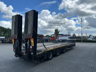 Broshuis N/A 2015 - 3ABSD Lowloader 3-axle / GVW: 53.000kg / Neck: 23.000kg / hydraulic steering + ramps + loading table / 4.60m extendable / winch / liftaxle immagine 11
