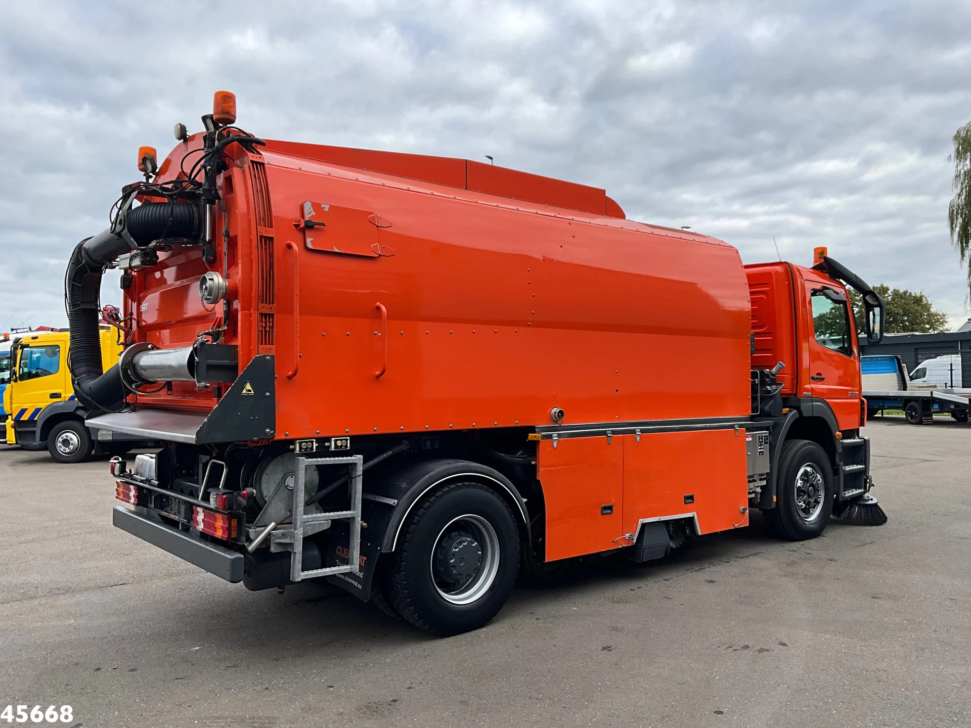 Mercedes-Benz Axor 1833 4x4 Schörling SORF Schienenreinigungs/Railway sweeper Just 38.680 Km! 2013 obrázek 9