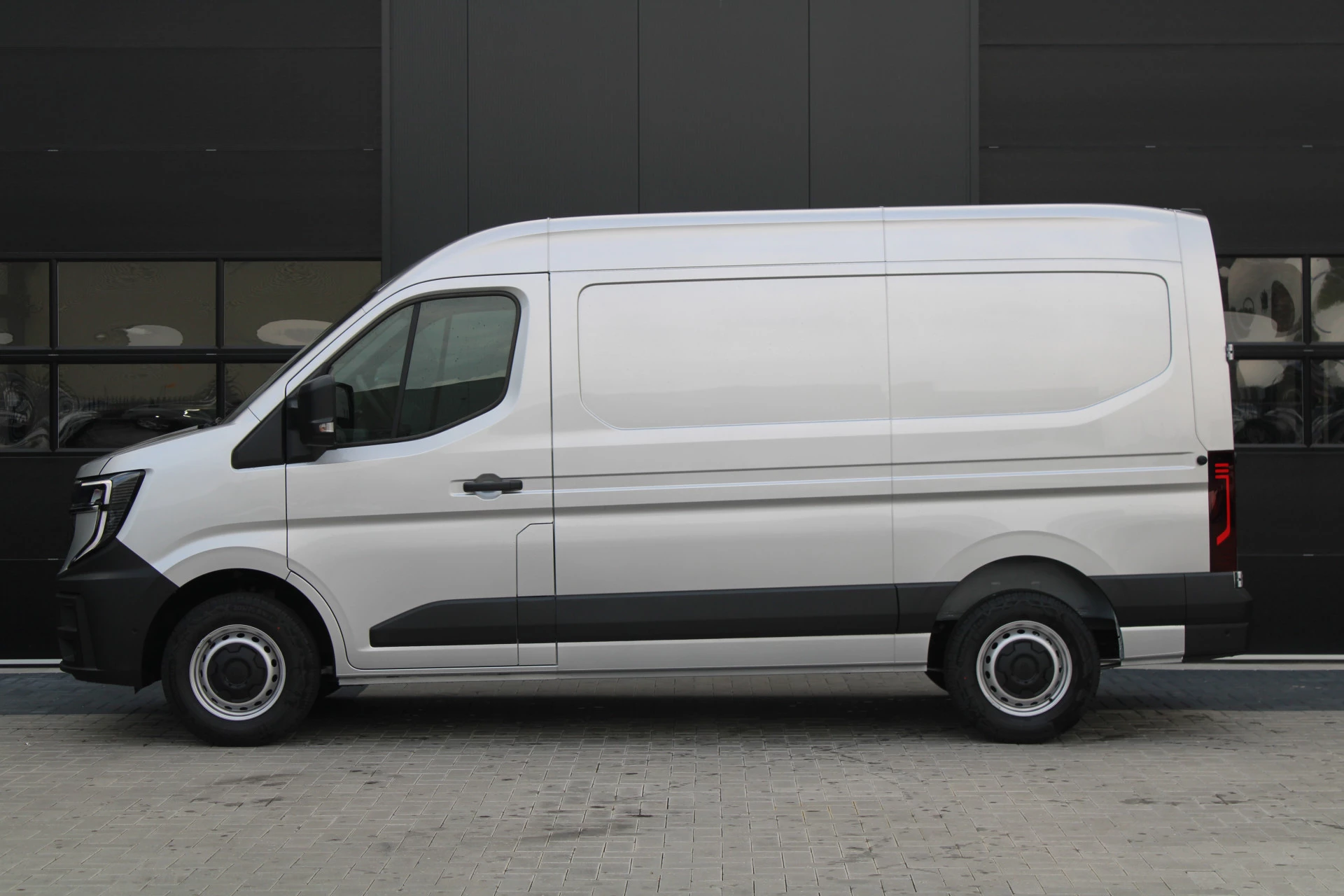 Renault Master 2024 - T35 2.0 dCi 170pk L2H2 Extra - Navigatie - Camera - 270 gr deuren - Parkeersensoren - Draadloos laden - Rijklaar Bild 8