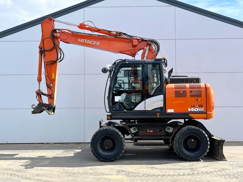 Hitachi 2018 - ZX140W-6 - Blade / Triple Boom / Auto Greasing afbeelding 1