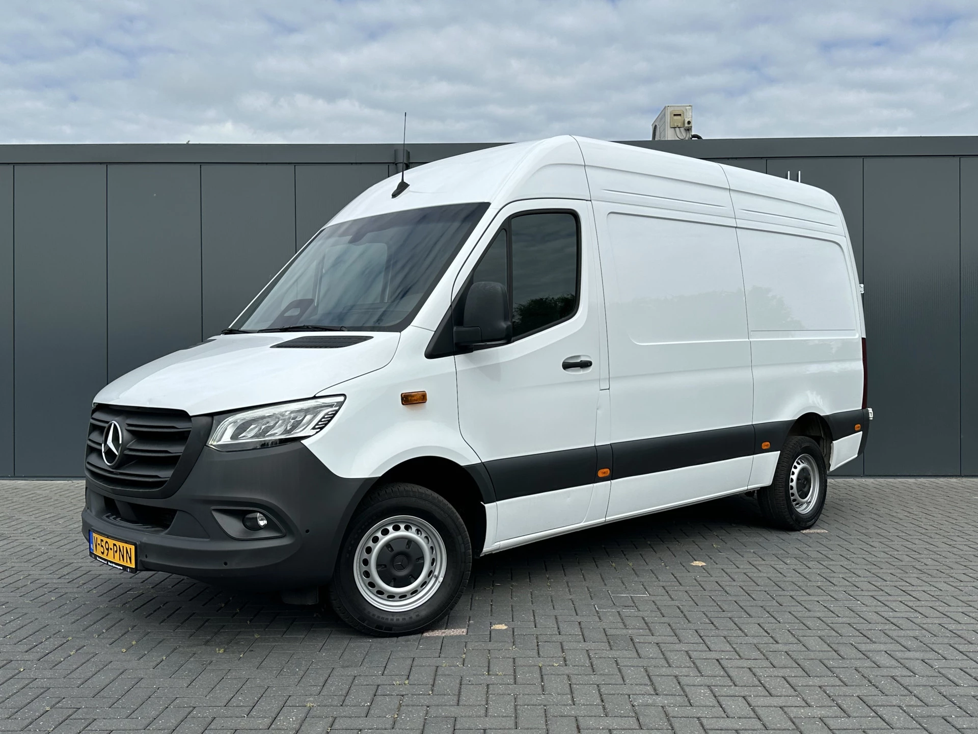 Mercedes-Benz Sprinter 2024 - 317 CDI 9G-TRONIC RWD FACELIFT / L2H2 / CAMERA / LED / MBUX / CRUISE / AIRCO / BLIND SPOT / GEVEERDE STOEL zdjęcie 2
