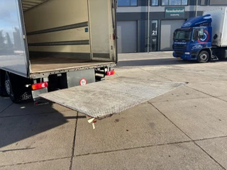 Renault D 2019 - WIDE 320 6x2 / Closed box / Dhollandia obrazek 17