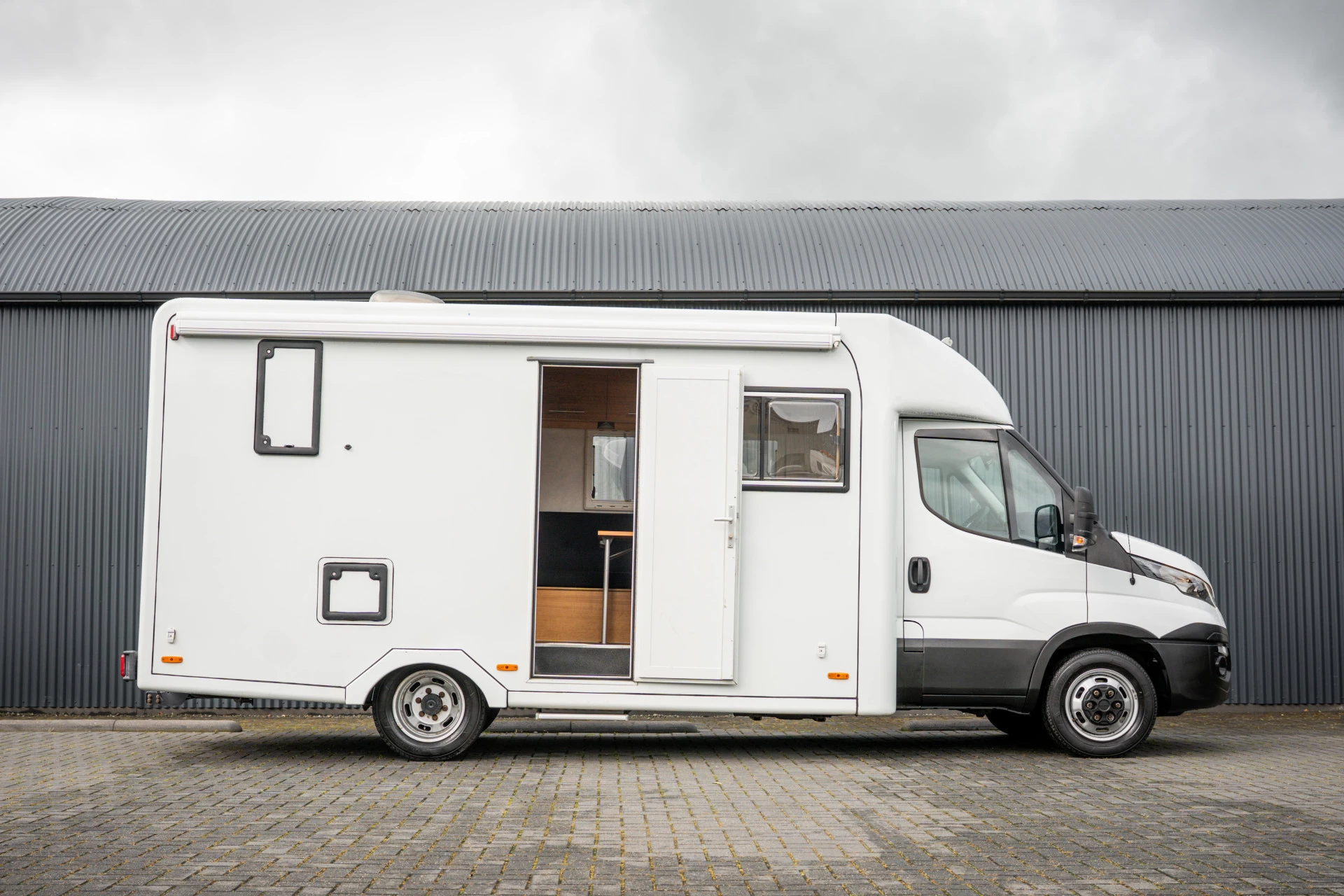 Iveco Daily 2017 - 40C18 3.0L 180PK | Camperkandidaat | 1ste Eigenaar | Automaat | Euro 6 | Camera | 3.5T Trekgewicht imagen 7