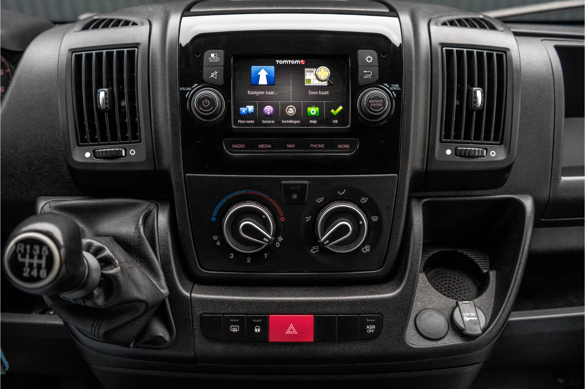 Peugeot Boxer 2021 - 330 2.2 BlueHDi 120 L2H2 Premium | Camera | Cruise | Navi | Airco | Trekhaak imagem 21