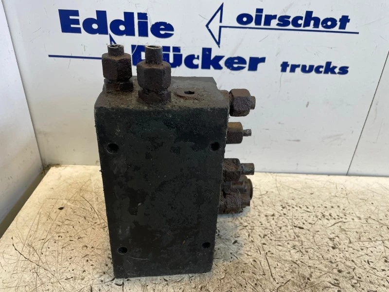 DAF - 1450336-1981282 ACCUMULATORVENTIEL CF75(IV)/CF85(IV)/XF95/XF105 (SOME SENSORS NOT PRESENT) immagine 4