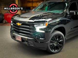 Chevrolet Silverado 2024 - High Country 6.2 V8 420 PK obrazek 4