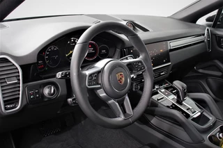 Porsche Cayenne 2022 - Coupé 3.0 E-Hybrid 462pk Platinum Edition afbeelding 2 miniatuur