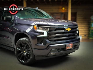 Chevrolet Silverado 2024 - USA High Country Black Edition 6.2 V8 420 PK, obrazek 5