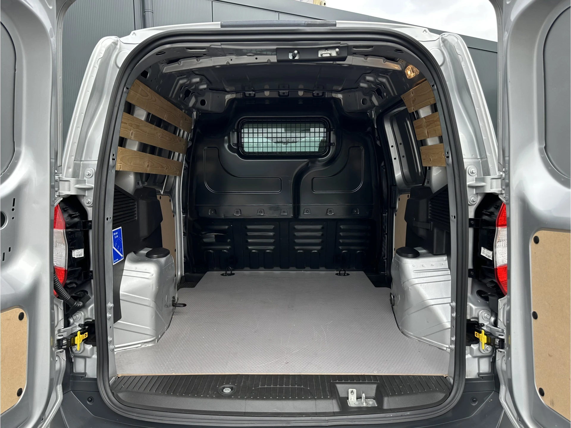 Ford Transit Courier 2021 - 1.5 TDCI / 1e EIGENAAR / 21.248 KM ! / AIRCO / STOELVERWARMING / PDC / NAVIGATIE / CARPLAY afbeelding 8
