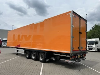 Schmitz Cargobull / SOR Iberica 2015 - / Isolated Box / Loadlift изображение 20