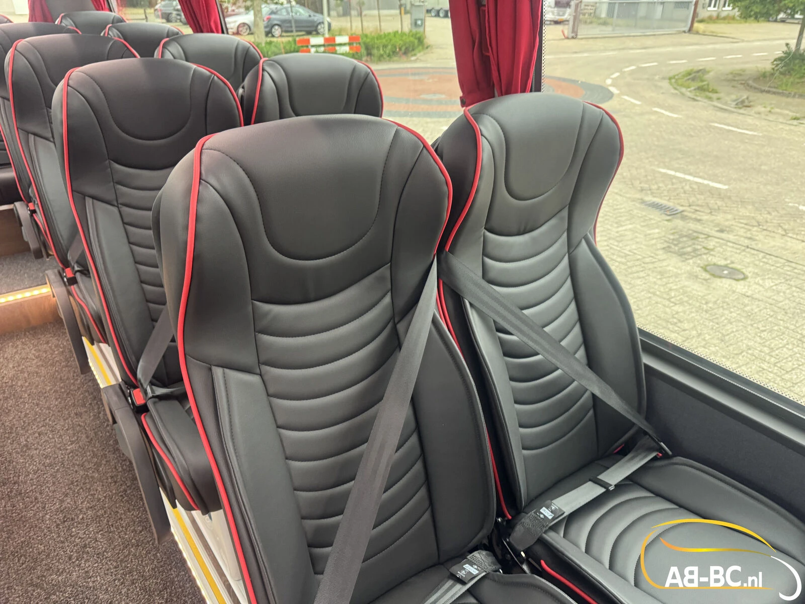 Iveco Rosero First Touring Electra, range 336 km, 24 Seats 2026 obrázek 43