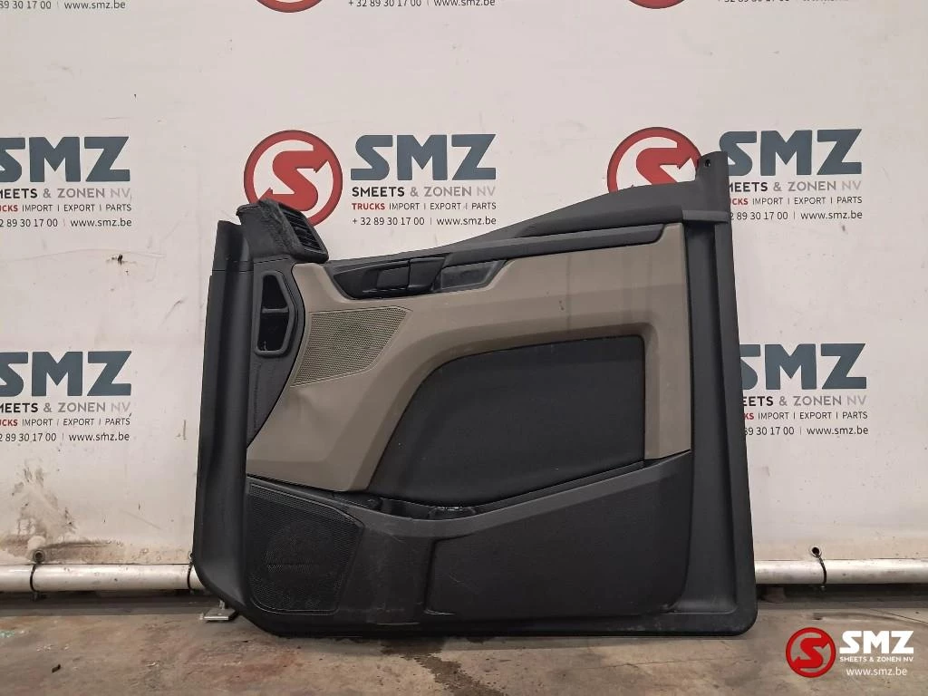 MAN 2020 - Occ deurpaneelbekleding rechts MAN afbeelding 1