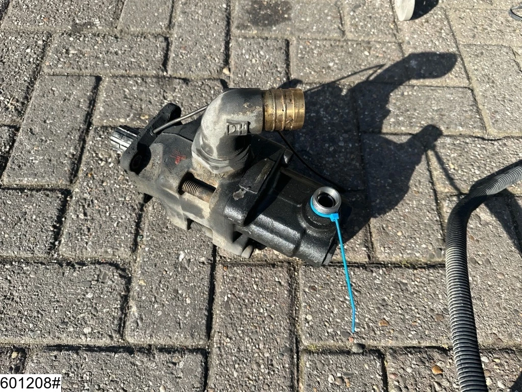 Lohr 2011 - 5th wheel, Hydraulic pump, Hoses for car transporter afbeelding 5